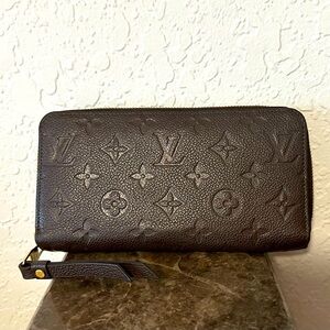 🎉SOLD🎉 Louis Vuitton Brown Monogram Empreinte Zippy Wallet